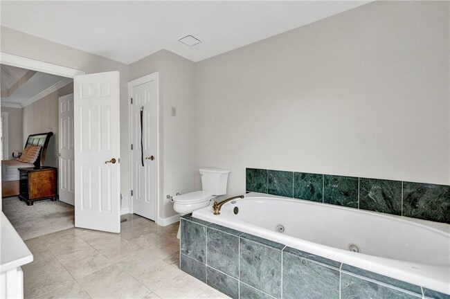 Building Photo - 2448 Kings Arms Dr