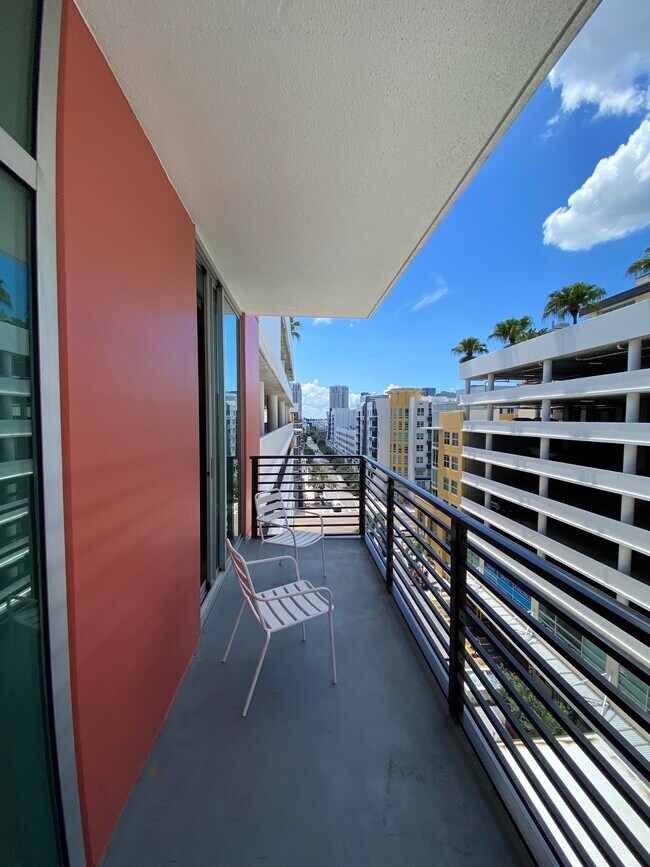 Building Photo - 1208 E Kennedy Blvd