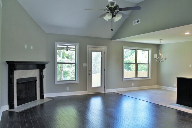 Building Photo - 257 Azalea Dr