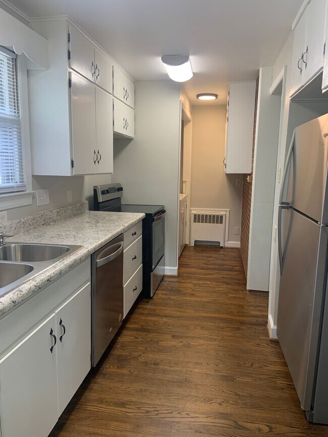 Building Photo - Kirkwood 2 BR convenient to shopping