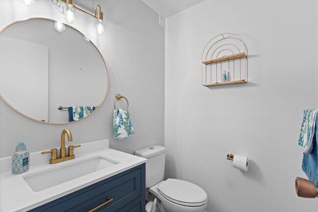 Building Photo - Spacious 3-Bedroom Townhome Across from Pearlridge – Available April 5