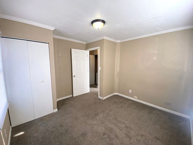 Building Photo - 1311 W Maywood Ave