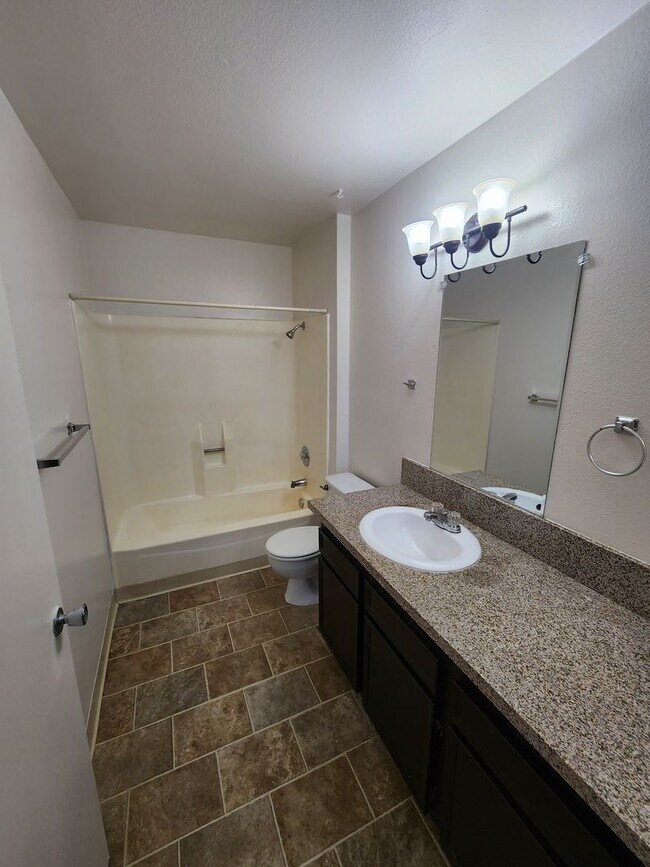Building Photo - Gorgeous and Comfortable - Dual Master Suites - 2BD/2BA - East Mission Valley
