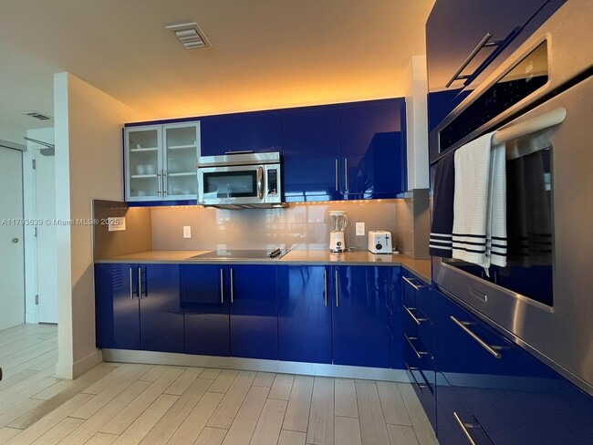 Building Photo - 3101 Bayshore Dr
