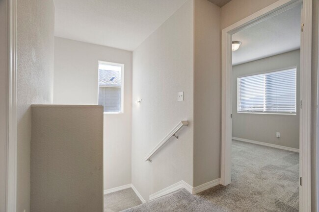 Building Photo - Modern 3bd Home Near Peterson AFB on Power...