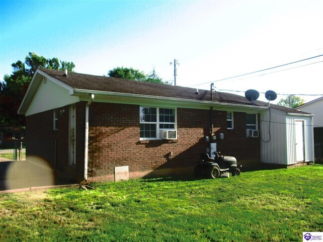 Building Photo - 102 Front 9 Dr