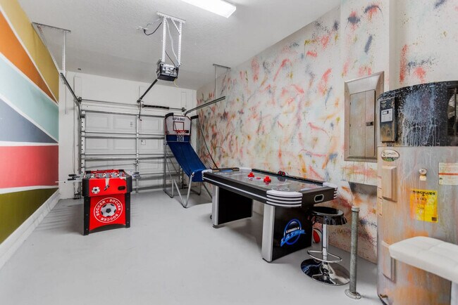 Building Photo - 4718 Kings Castle Cir