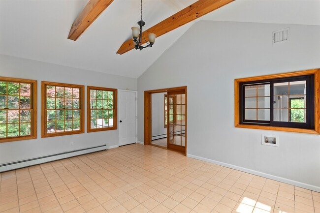 Building Photo - 934 Lester Rd