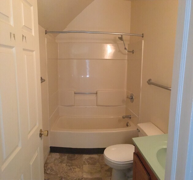 Bathroom - 128 N Fairview St