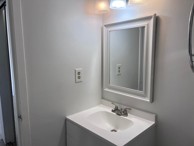 Building Photo - 200 Swanton St