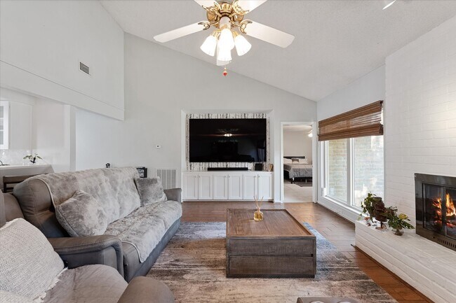 Building Photo - 11854 Briar Forest Dr