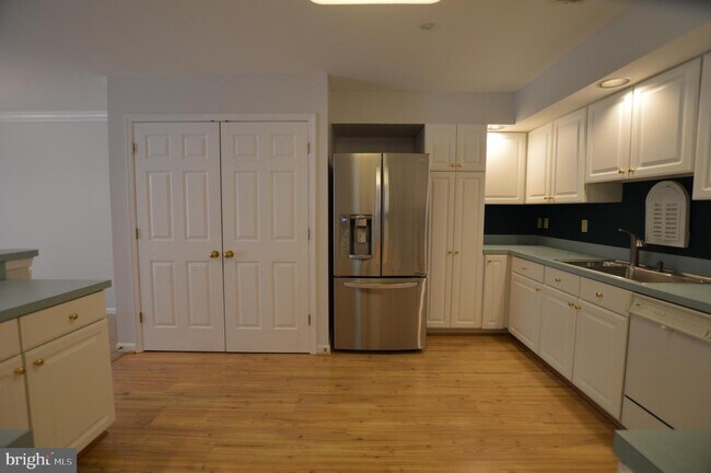 Building Photo - 102 Mercer Ct