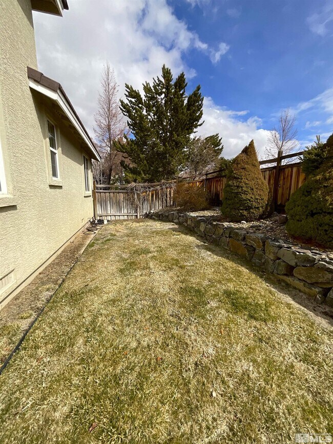 Building Photo - 2847 Falcon Ridge Dr