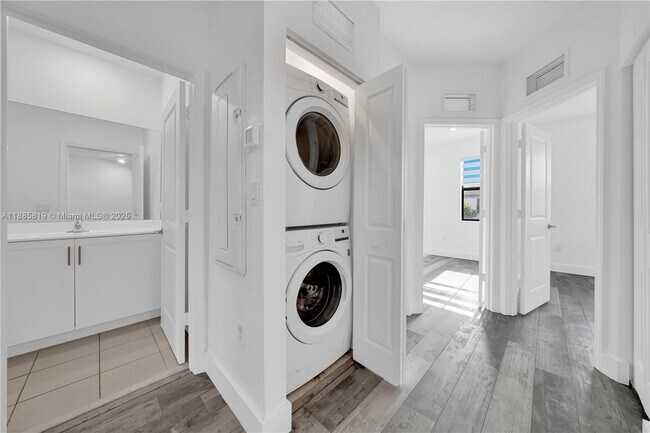 Building Photo - 18320 SW 148th Rd