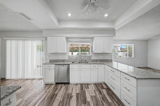 Building Photo - 12714 W Crystal Lake Dr