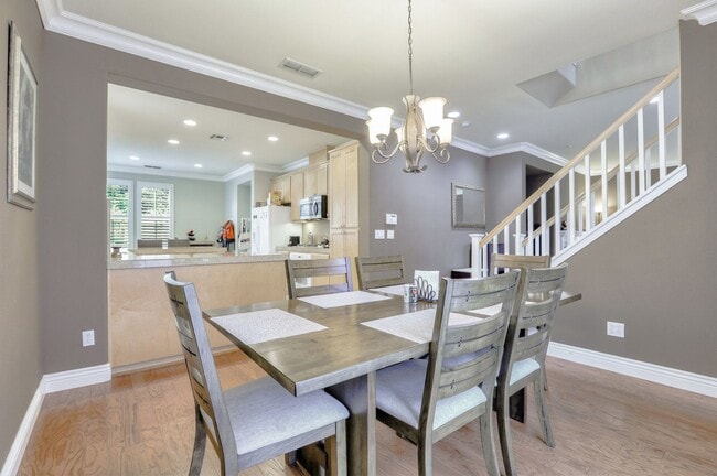 Building Photo - UPGRADED HOME WITH POPULAR FLOOR PLAN ELEG...