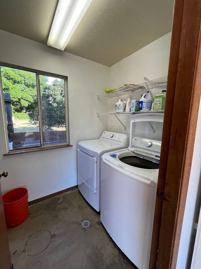 Building Photo - Pet-Friendly 3-Bedroom Makawao Home with Full Solar, Two-Car Garage & Recent Updates