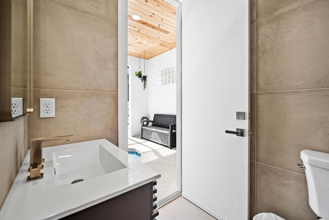 Building Photo - 110 Wellstone Dr