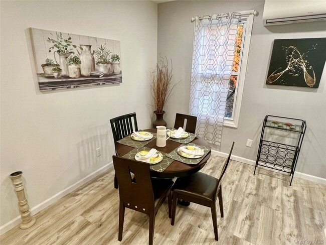 Building Photo - 126 W Main St