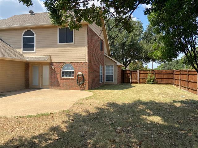 Building Photo - 802 Red Oak Dr