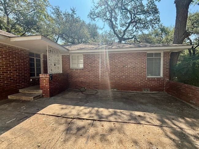 Building Photo - 914 Keith Ln