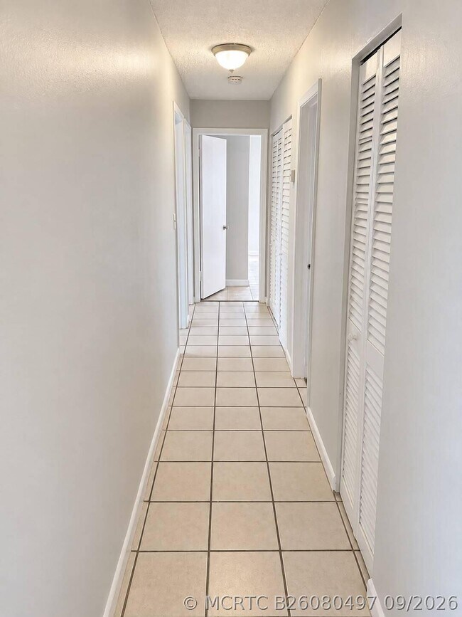 Building Photo - 20620 NW 26th Ct