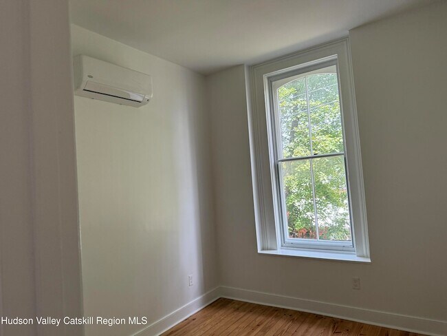 Building Photo - 16 Abeel St