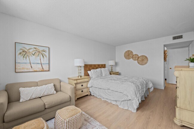 Building Photo - 3540 S Ocean Blvd