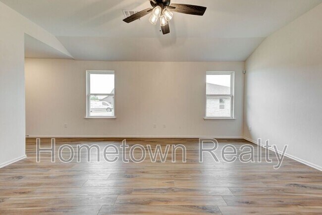 Building Photo - 403 N Cyn Ter