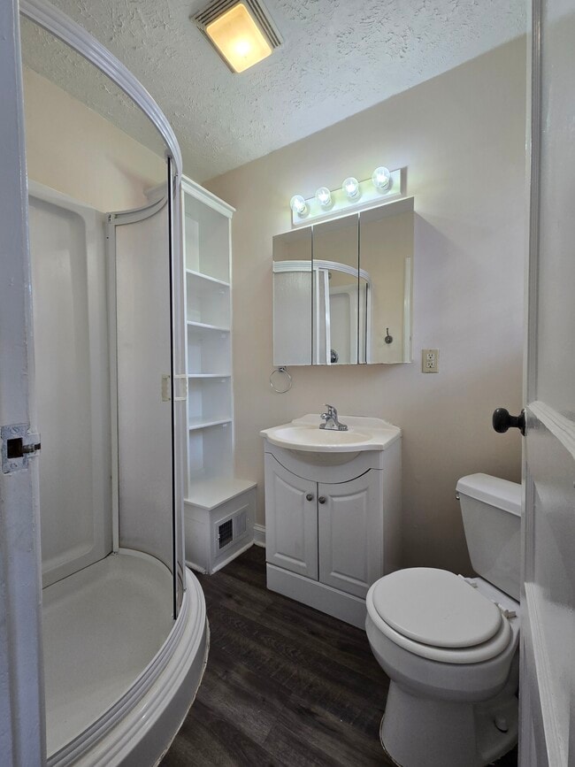 Building Photo - 1006 Holden St