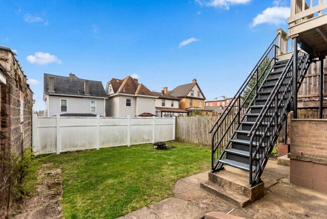 Building Photo - Kam316