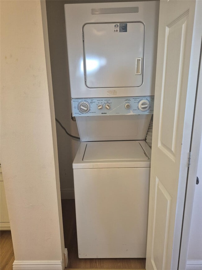 Building Photo - 278 Flanders F