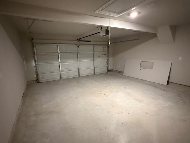 Building Photo - 2027 Summer Night Dr