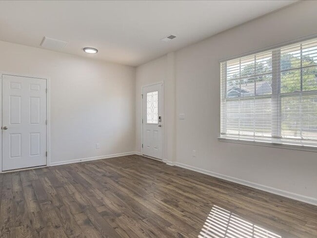 Building Photo - Beautiful 4 Bed, 3.5 Bath Rental with Gran...