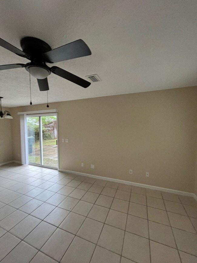 Building Photo - 1305 County Rd 390