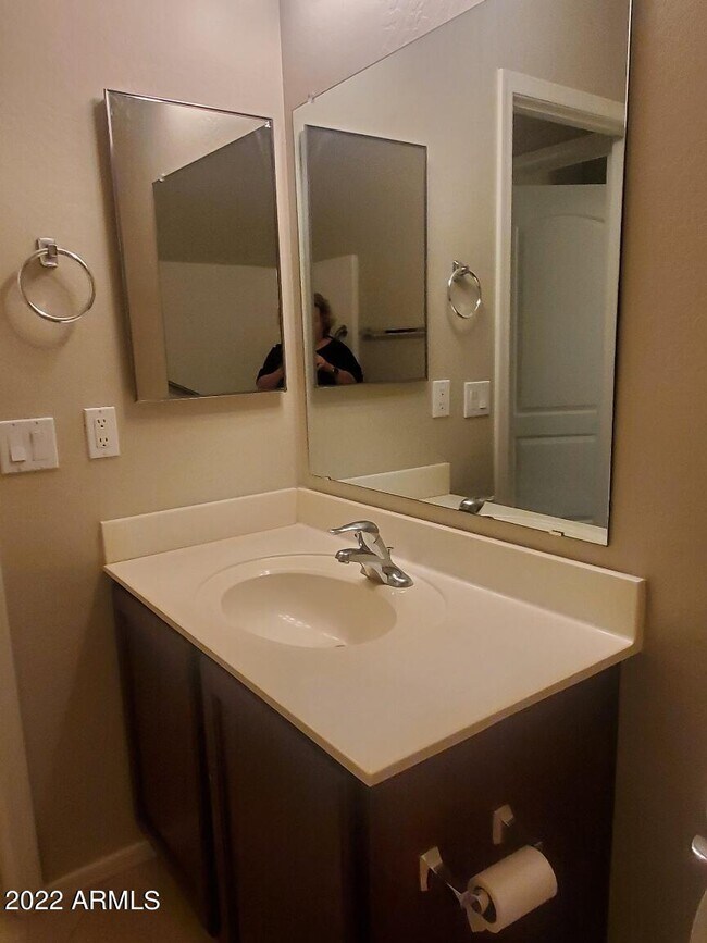 Building Photo - 46059 W Barbara Ln