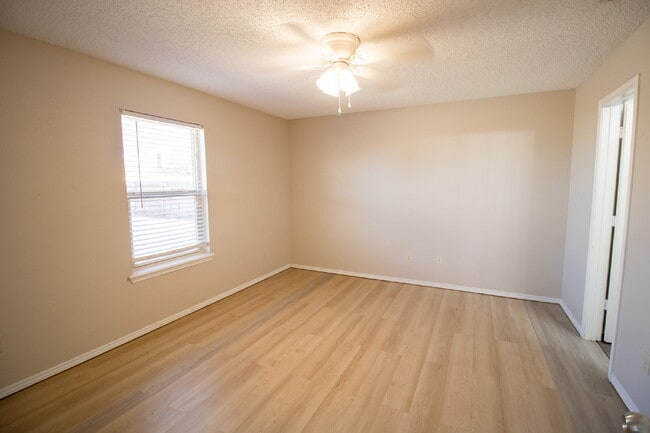 Building Photo - Charming 3-Bed, 2-Bath Home located in a cul-de-sac!