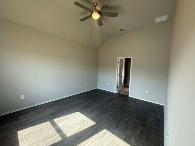 Building Photo - 4521 Bridal Veil Dr