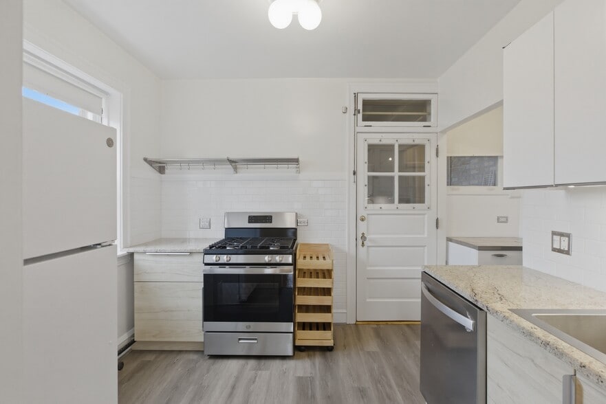 Building Photo - 814 Mulford St