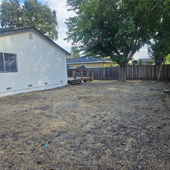 Building Photo - 2838 Saint Denis Dr