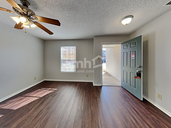 Building Photo - 1344 Ellington Dr