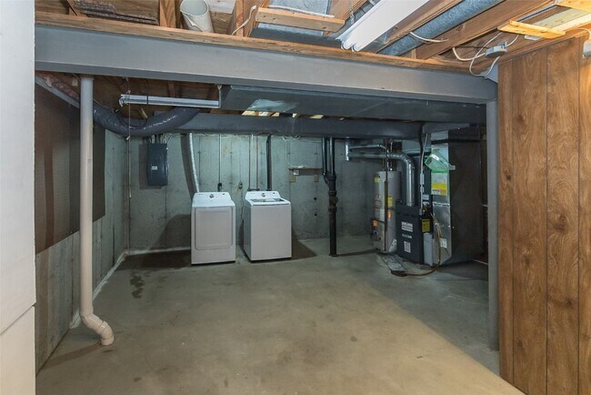 Building Photo - 2285 Hill House Rd