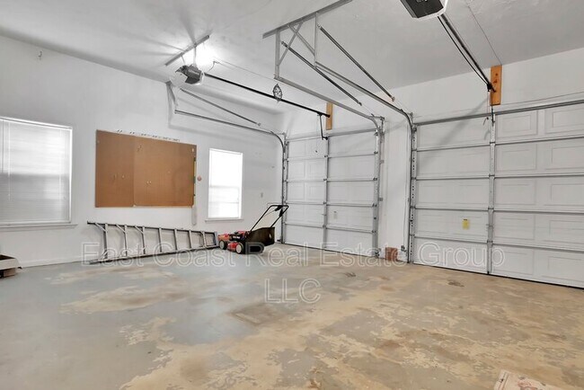 Building Photo - 184 Larkspur Ln