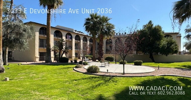 Building Photo - 3033 E Devonshire Ave