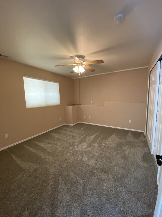 Building Photo - 5 bedroom - Oxbow
