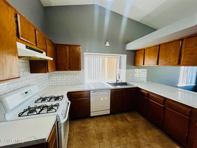 Building Photo - 4645 Alojar Ln