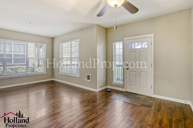 Building Photo - Elegant One-Bedroom Condo with Natural Light & Prime Location