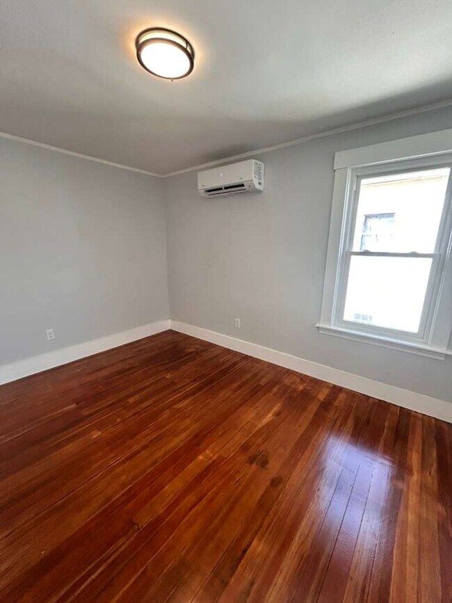 Building Photo - 67 Fairlawn Ave