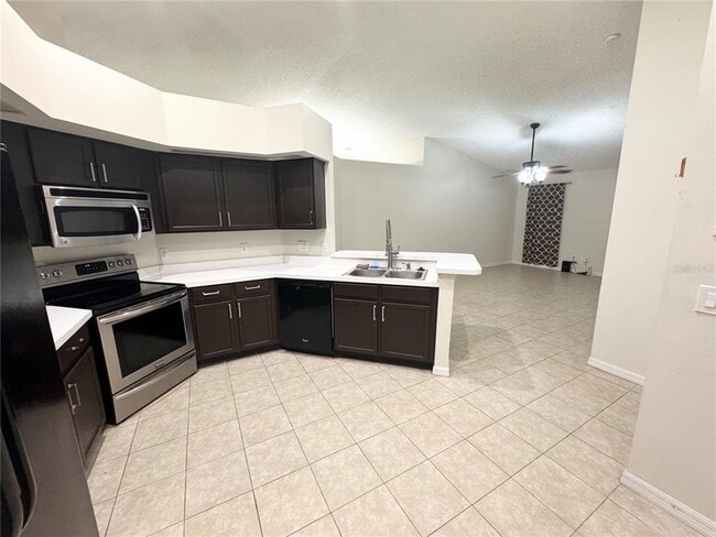 Building Photo - 1718 Bridgeview Cir