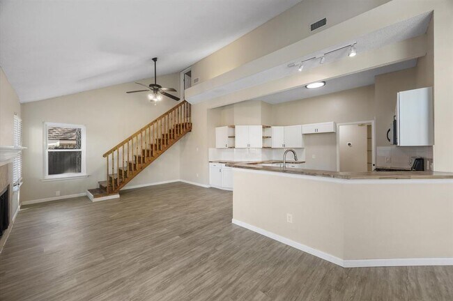 Building Photo - 8430 London Way Dr